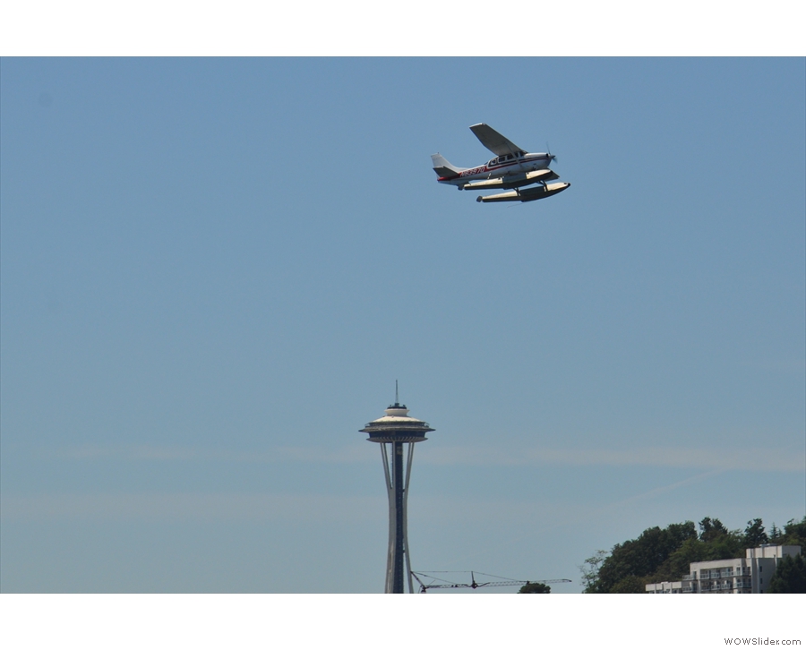 A float plane obligingly flew past. Lake Union acts as the airport for the float planes.