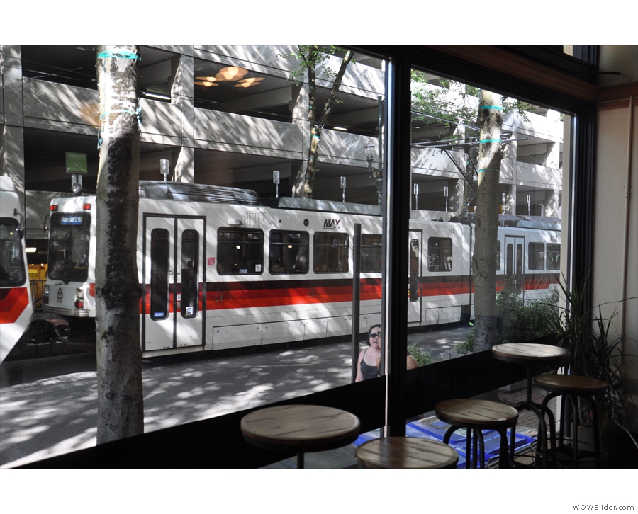 Ooh! Tram! Sorry, got distracted... Where was I? Oh yes, there's a window-bar on Yamhill...