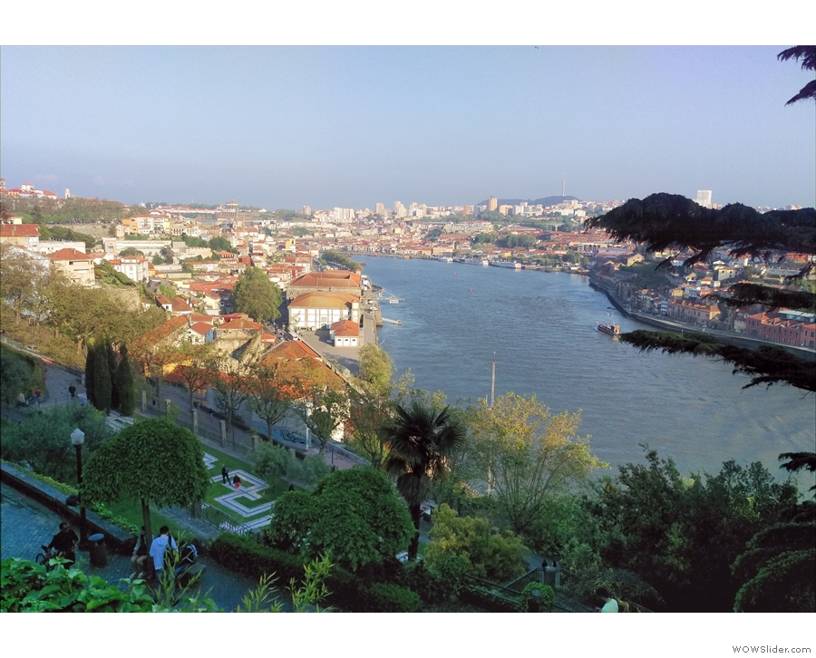 It has spectacular views looking back towards Porto (left) and Vila Nova de Gaia (right)...